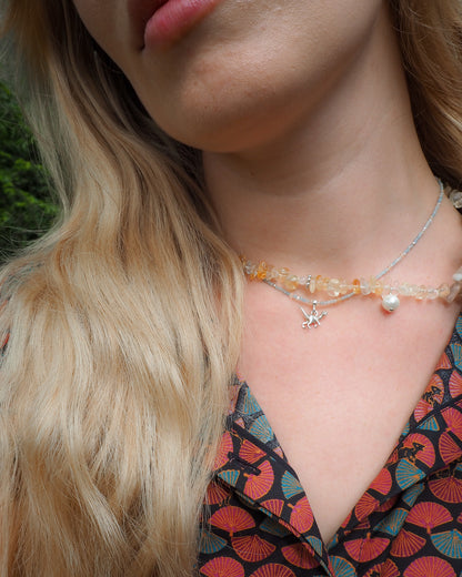 Aquamarine and light citrine beaded necklace with small silver dinosaur charm and 925 clasp – minimal travel-inspired jewelry by elswre